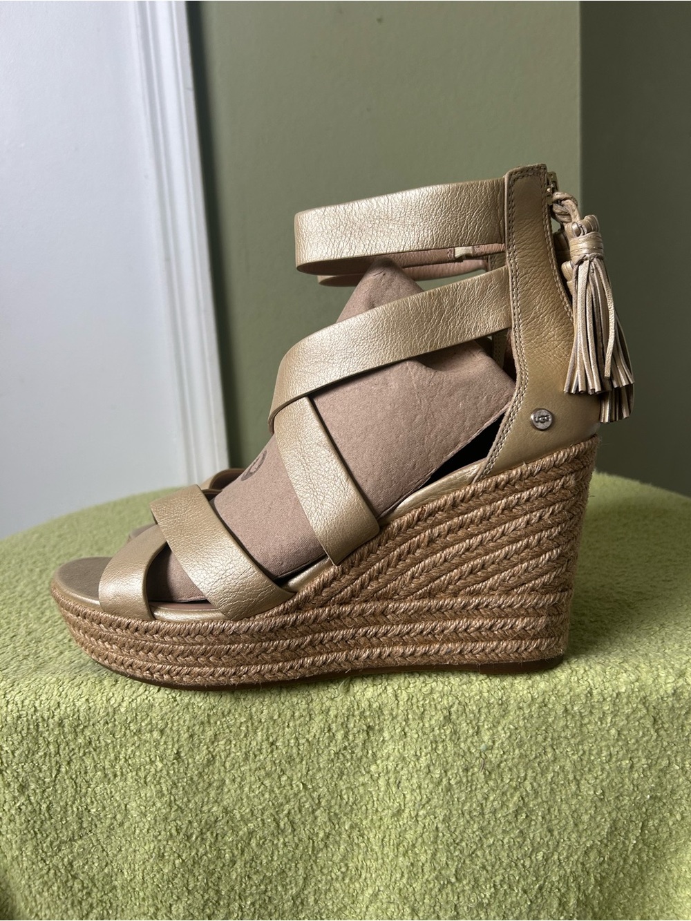 NWOT UGG Goldish Metallic Espadrille Wedge Sandals with Tassel Zip Sz 10